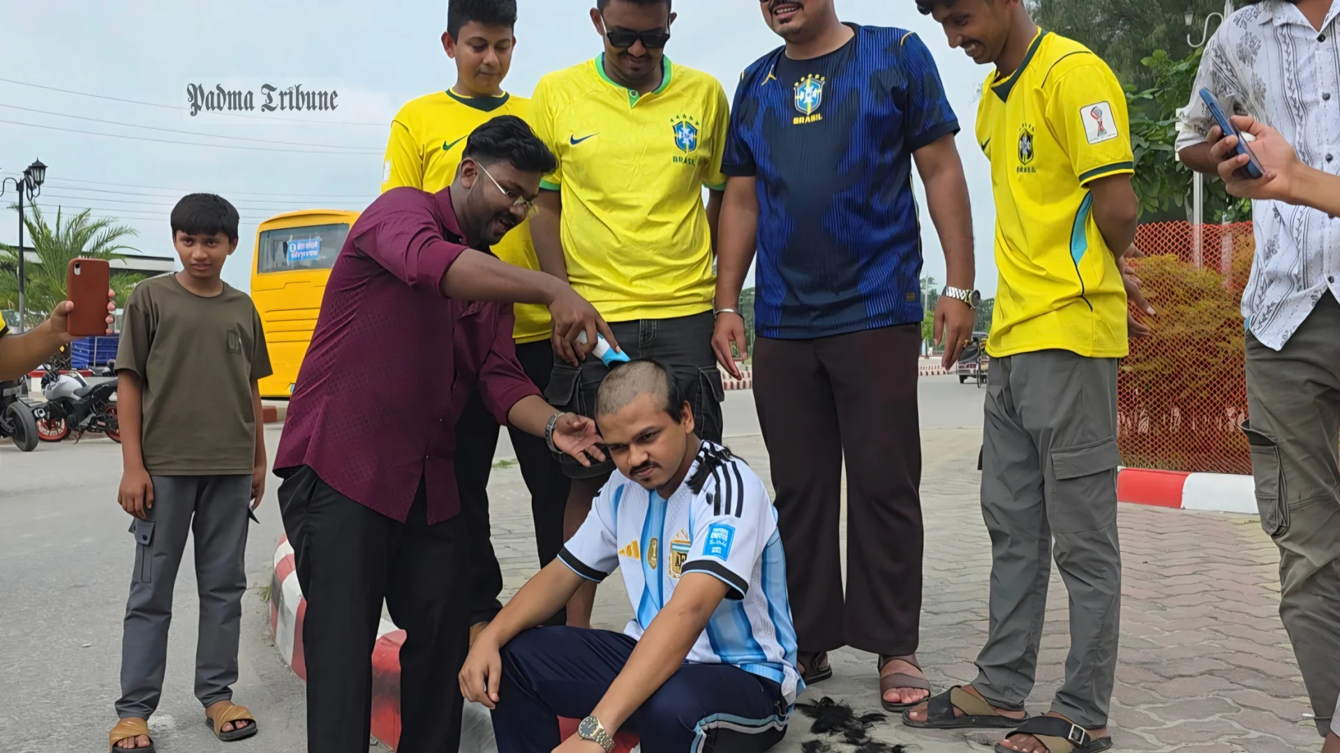ব্রাজিলের জয়ে মাথা ন্যাড়া করলেন আর্জেন্টিনার সমর্থক