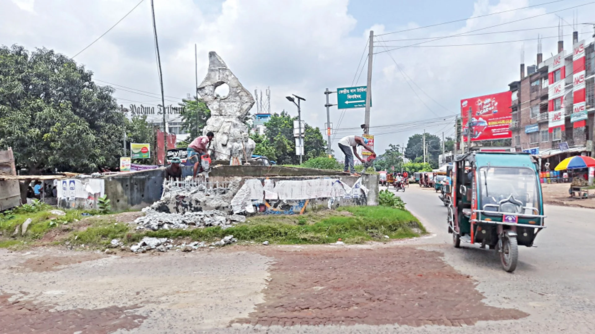 ভাঙা হচ্ছে বীরশ্রেষ্ঠ হামিদুর রহমানের ভাস্কর্য, কারণ নিয়ে ধোঁয়াশা