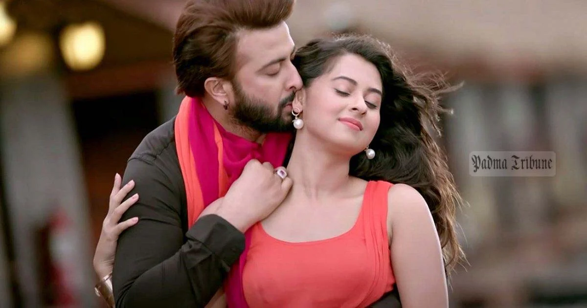 শাকিব খানকে ট্যাগ করে কন্যাসন্তানের মা হওয়ার খবর দিলেন বুবলী। কোলাজ