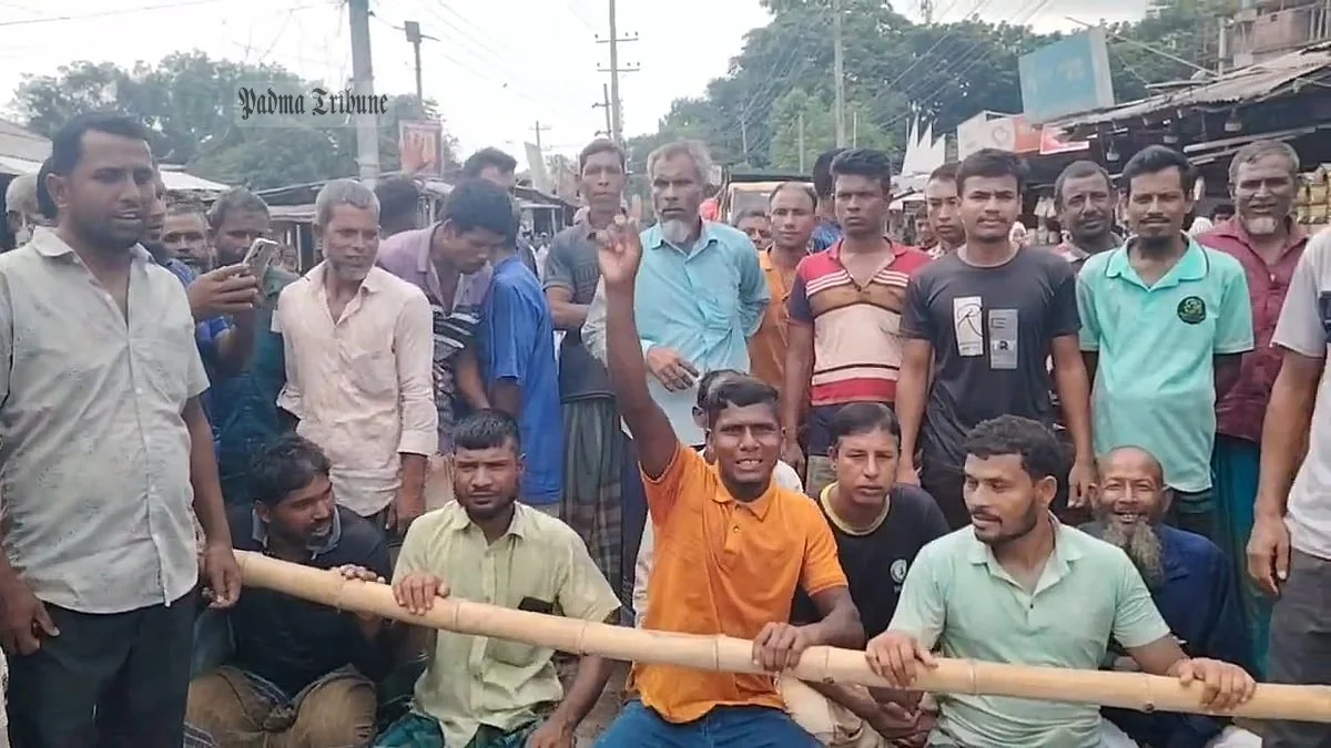 ন্যায্য দামে সার না পাওয়ার অভিযোগ, লালমনিরহাটে কৃষকদের মহাসড়ক অবরোধ