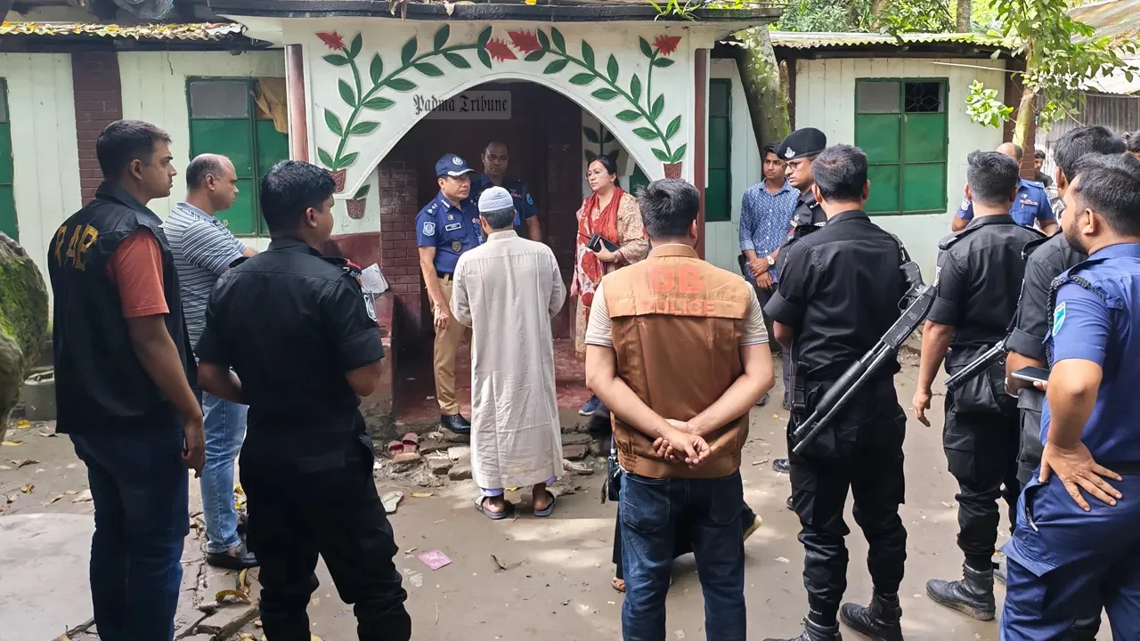 মাদারীপুরে মহিলা মাদ্রাসায় ককটেল বিস্ফোরণ, পাঁচ শিক্ষার্থী আহত