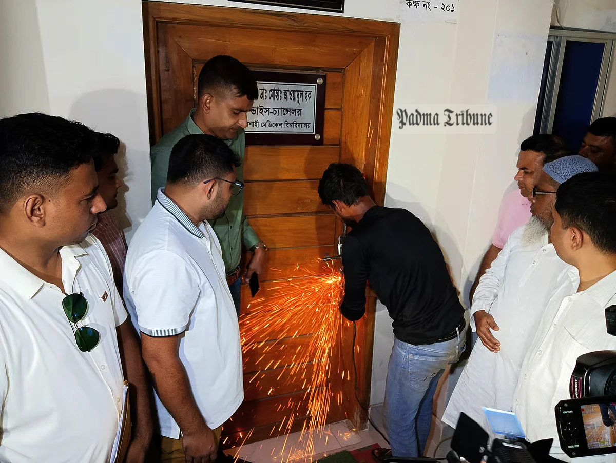 উপাচার্যকে বাসা থেকে ক্যাম্পাসে নিলেন বিএনপি নেতারা, গ্রেপ্তার আরও দুজন