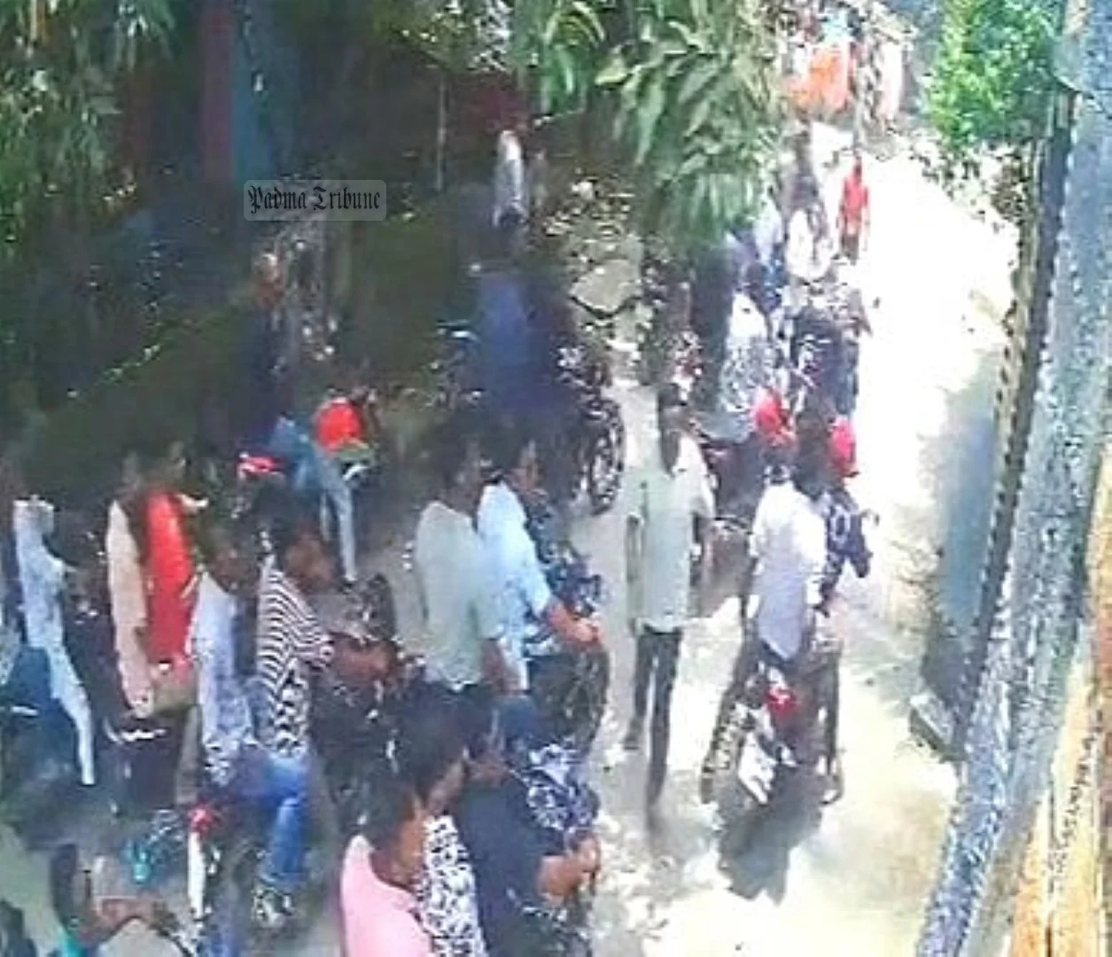 নাটোরে আওয়ামী লীগের প্রয়াত প্রতিমন্ত্রীর বাড়িতে হামলা–ভাঙচুর
