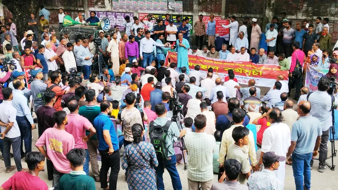 বিদেশি অপারেটরের কাছে টার্মিনাল ইজারা চুক্তির প্রতিবাদে অবস্থান কর্মসূচি