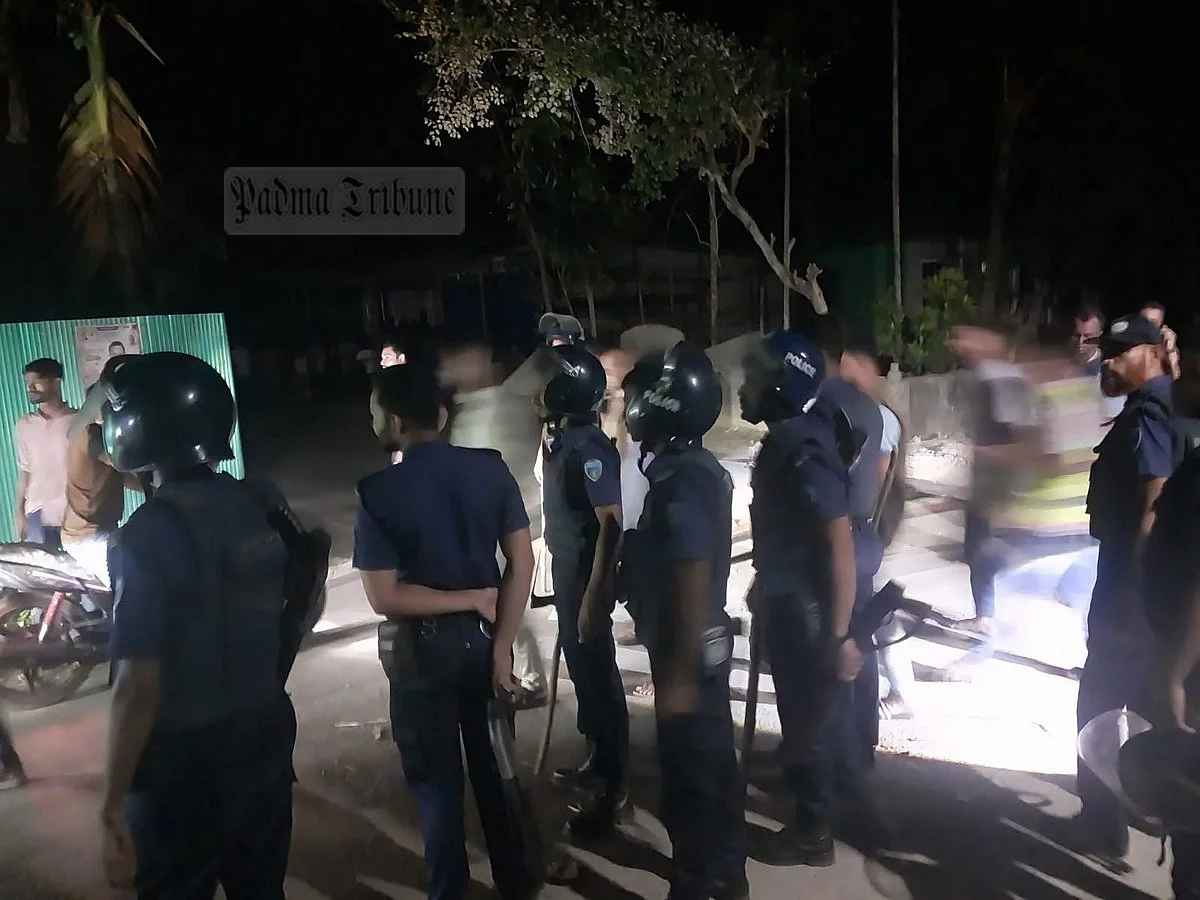 নোয়াখালীতে বিএনপি–আওয়ামী লীগের সংঘর্ষ, মোটরসাইকেল ও কার্যালয়ে আগুন, ভাঙচুর