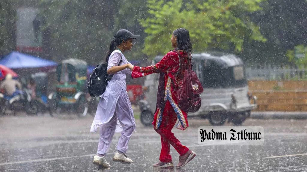বৃষ্টি বাড়তে পারে, ১৫ অঞ্চলে ঝড়ের আভাস