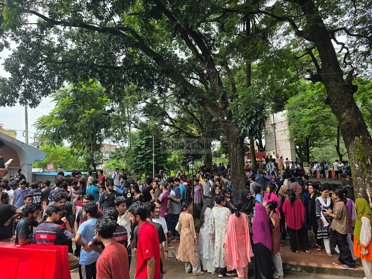 চুয়েটে উপাচার্য পরিবর্তনের প্রতিবাদে সর্বাত্মক কর্মবিরতি, মূল ফটকে তালা