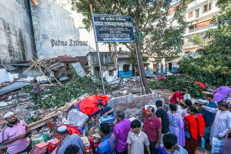 গুঁড়িয়ে দেওয়া হলো স্বাস্থ্যসেবা কেন্দ্রটি